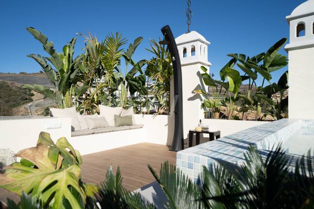 Elegant duplex takvåning i La Cerquilla med spektakulär utsikt över bergen