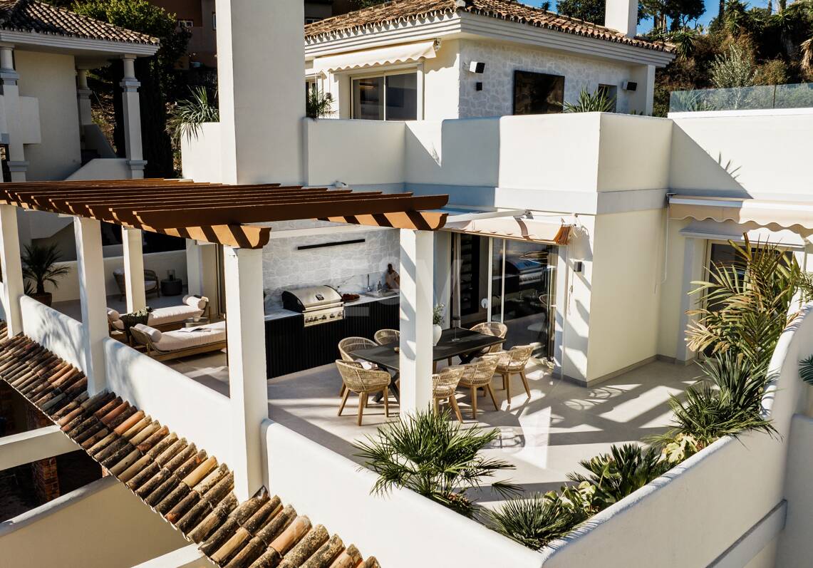Elegant duplex penthouse in La Cerquilla with spectacular mountain views