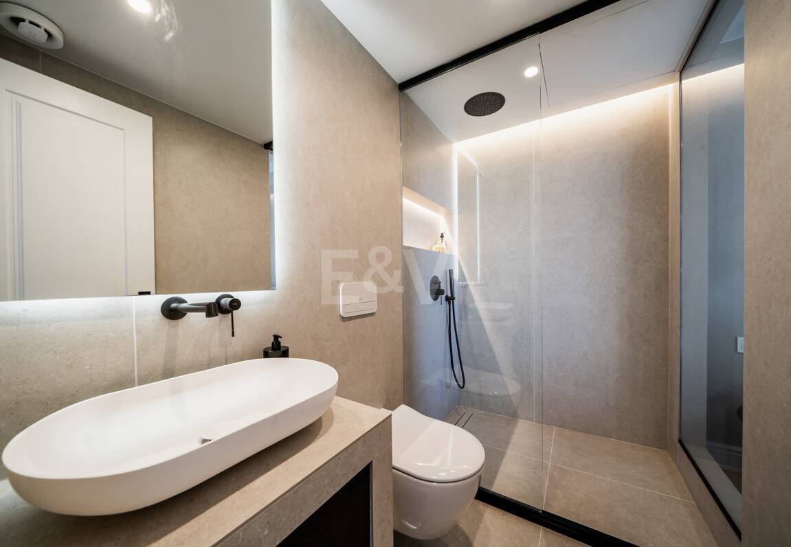 Elegant duplex takvåning i La Cerquilla med spektakulär utsikt över bergen