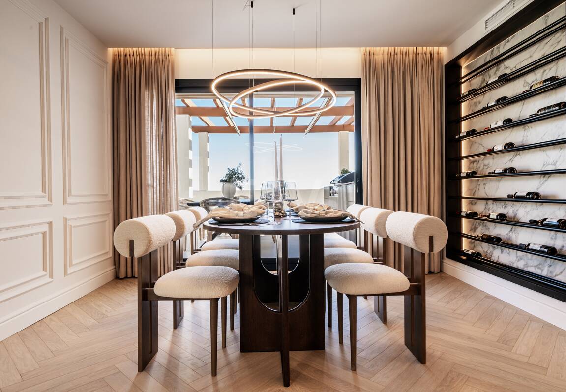 Elegant duplex takvåning i La Cerquilla med spektakulär utsikt över bergen