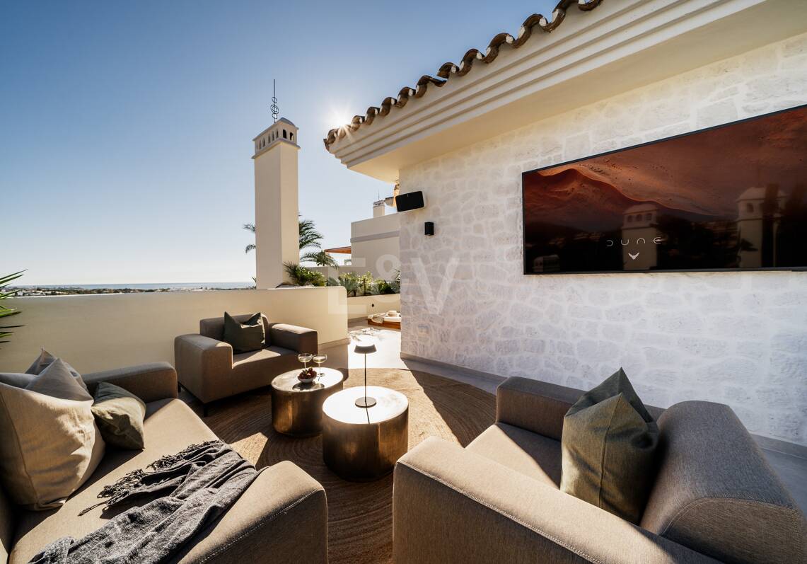 Elegant duplex penthouse in La Cerquilla with spectacular mountain views