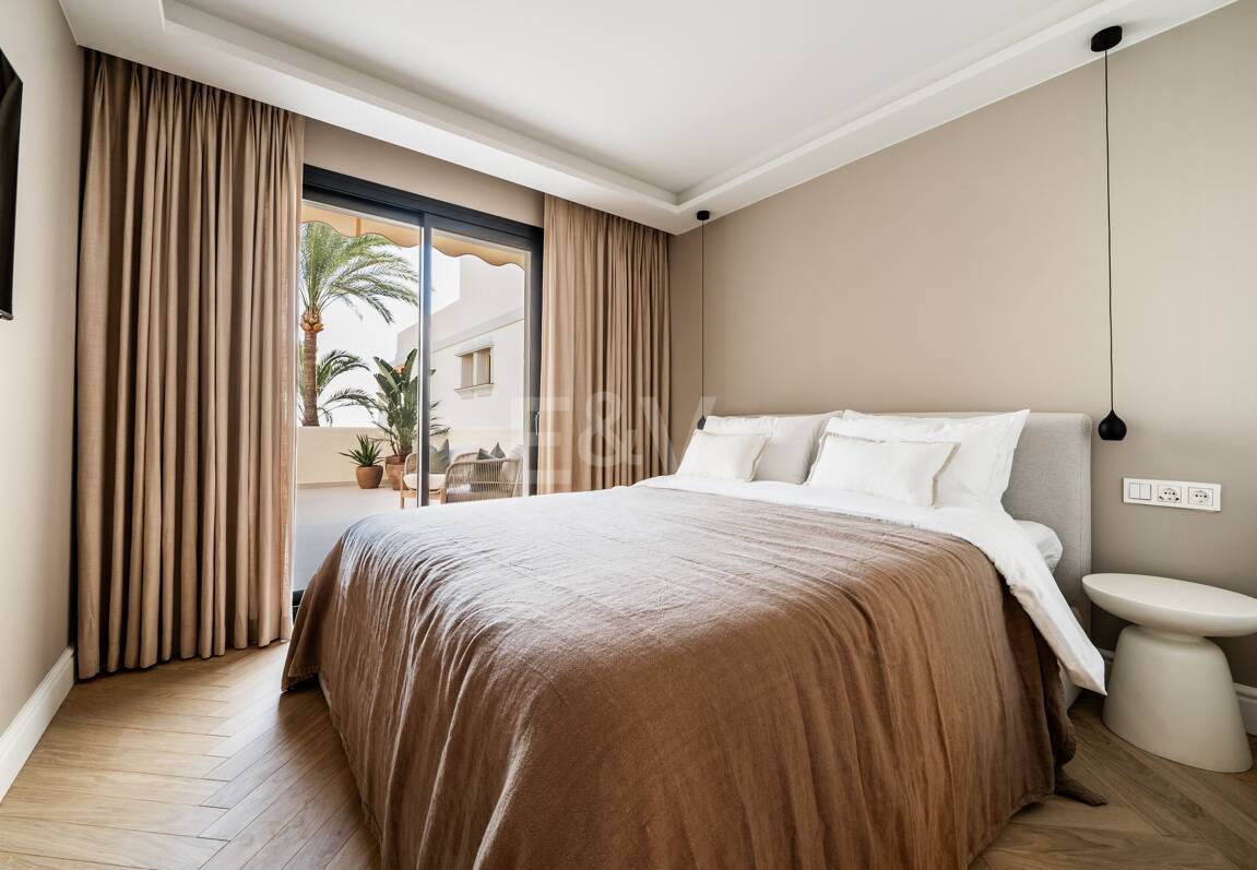 Elegant duplex takvåning i La Cerquilla med spektakulär utsikt över bergen