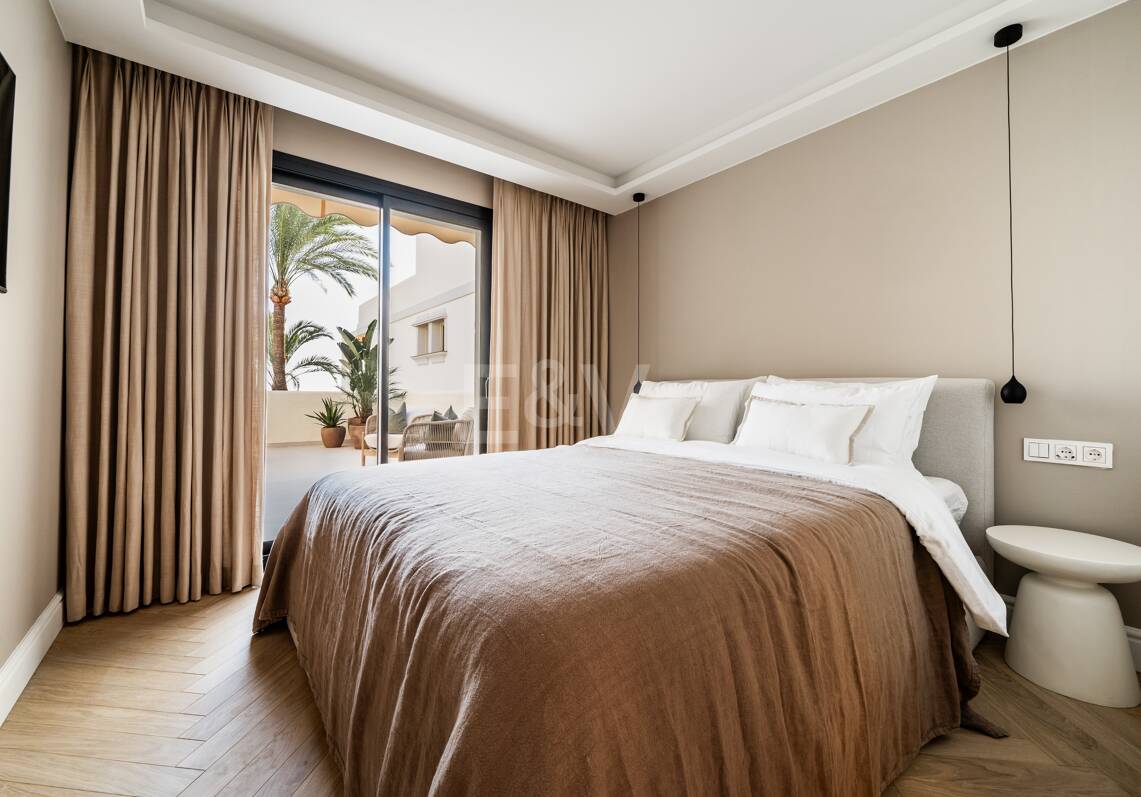 Elegant duplex penthouse in La Cerquilla with spectacular mountain views
