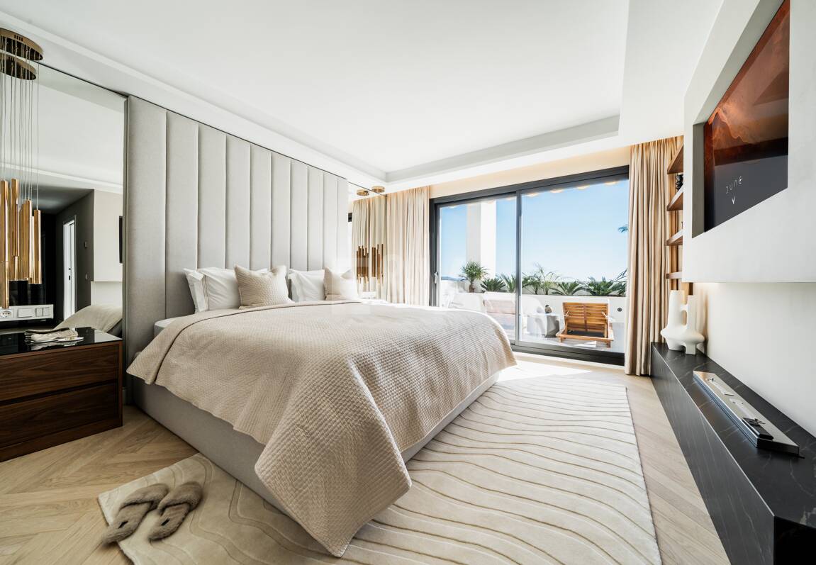 Elegant duplex takvåning i La Cerquilla med spektakulär utsikt över bergen