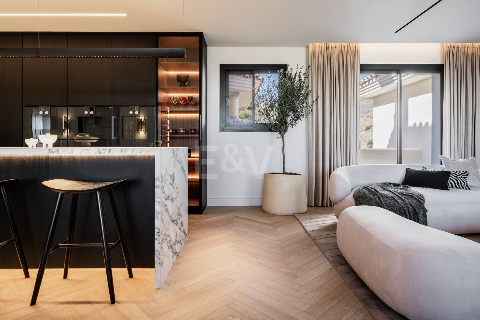 Elegant duplex takvåning i La Cerquilla med spektakulär utsikt över bergen