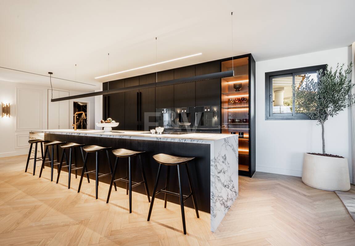 Elegant duplex takvåning i La Cerquilla med spektakulär utsikt över bergen