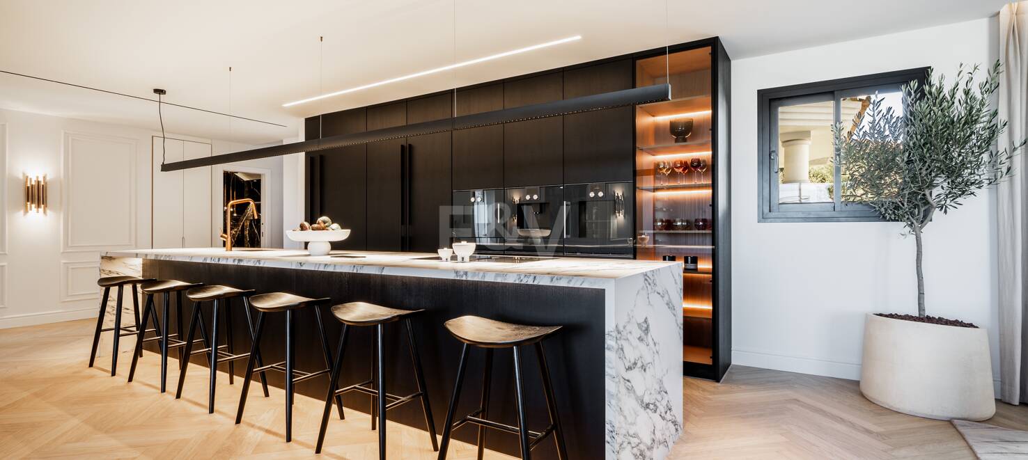 Elegant duplex takvåning i La Cerquilla med spektakulär utsikt över bergen
