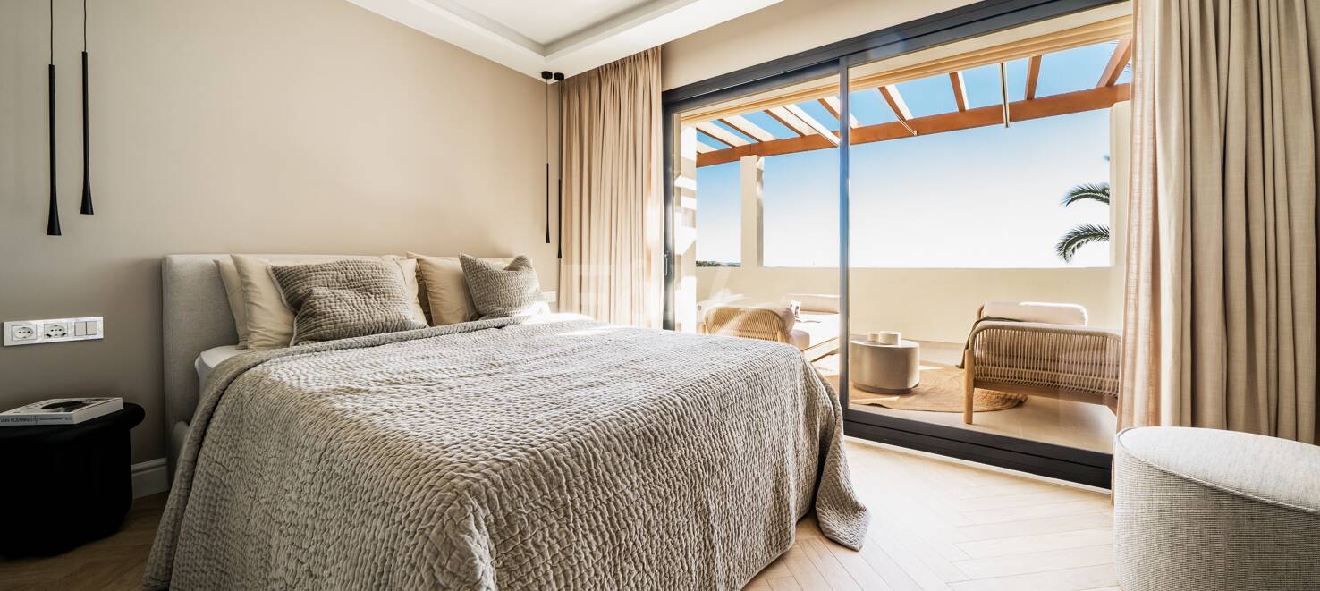 Elegant duplex takvåning i La Cerquilla med spektakulär utsikt över bergen