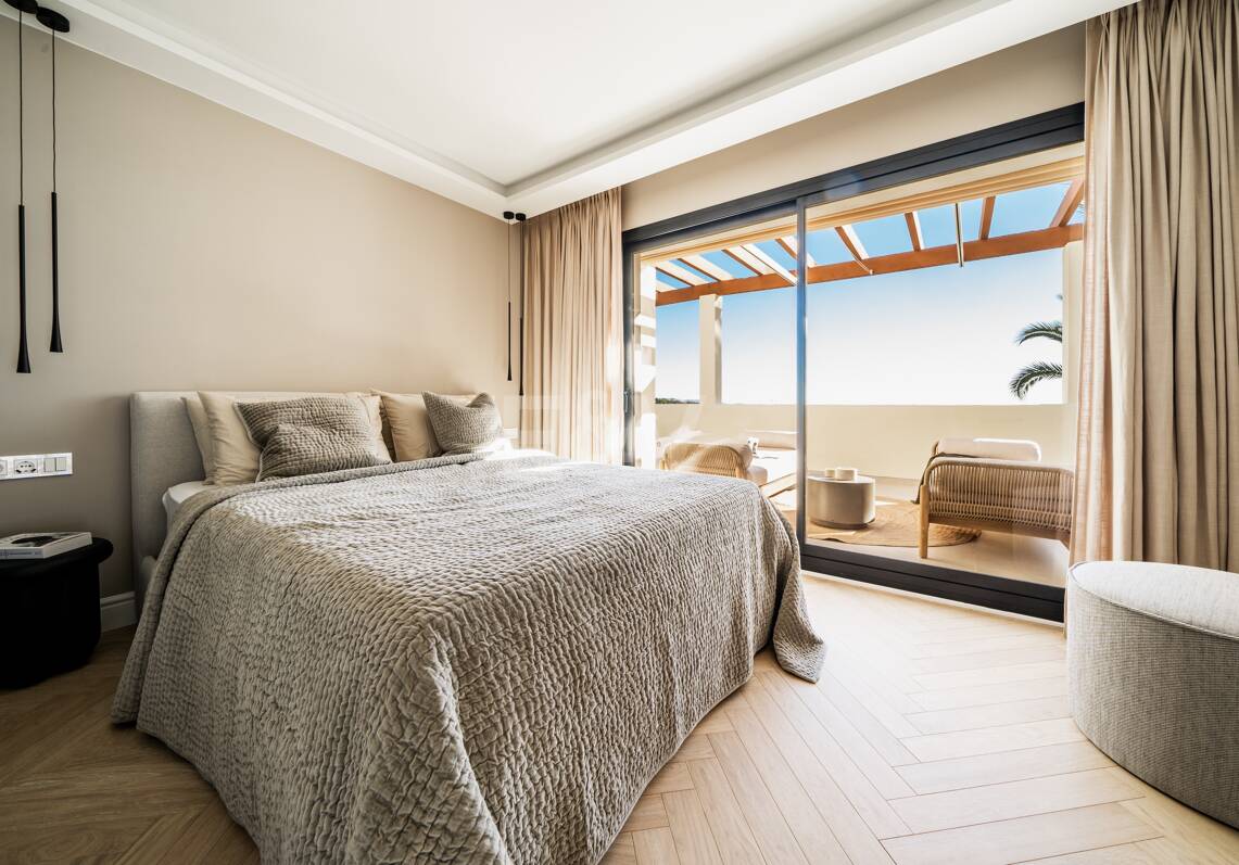 Elegant duplex penthouse in La Cerquilla with spectacular mountain views