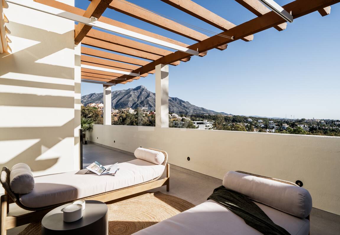 Elegant duplex takvåning i La Cerquilla med spektakulär utsikt över bergen