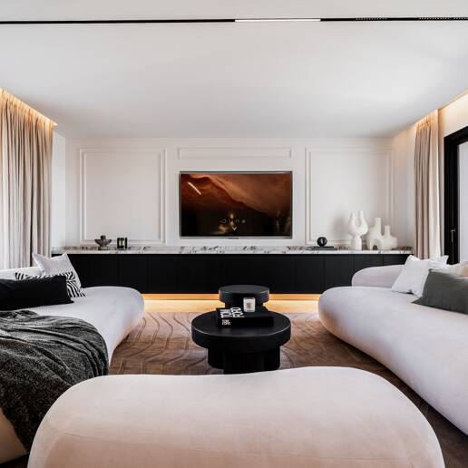 Elegant duplex takvåning i La Cerquilla med spektakulär utsikt över bergen