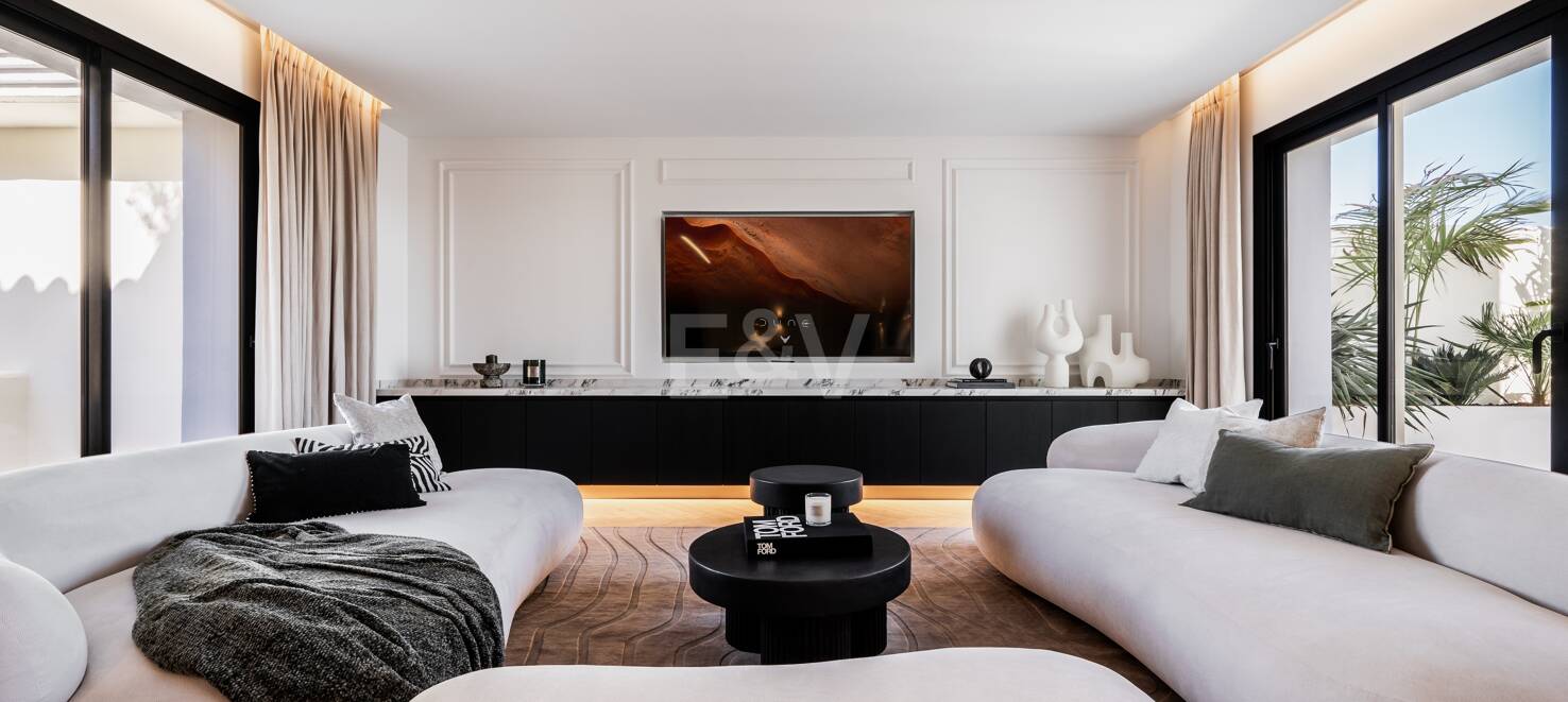 Elegant duplex takvåning i La Cerquilla med spektakulär utsikt över bergen