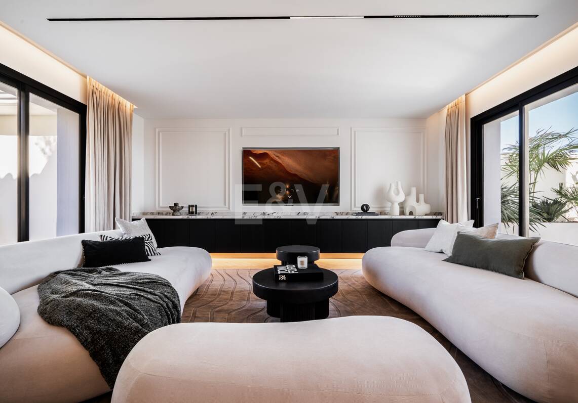 Elegant duplex penthouse in La Cerquilla with spectacular mountain views