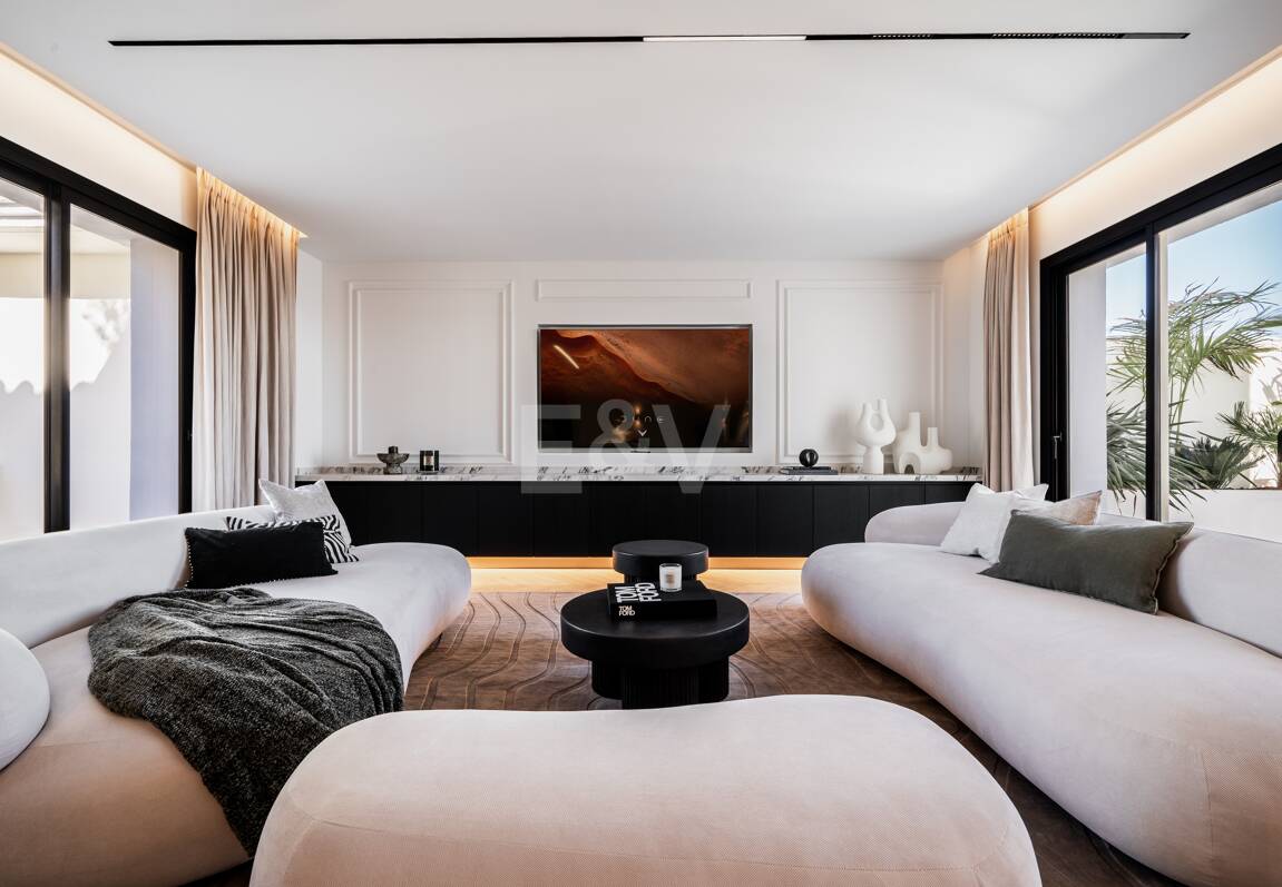 Elegant duplex takvåning i La Cerquilla med spektakulär utsikt över bergen