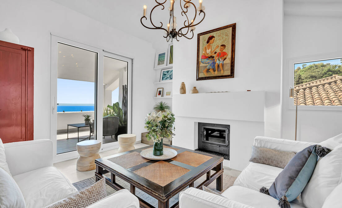 Beautiful Penthouse in La Mairena With Panoramic Sea Views