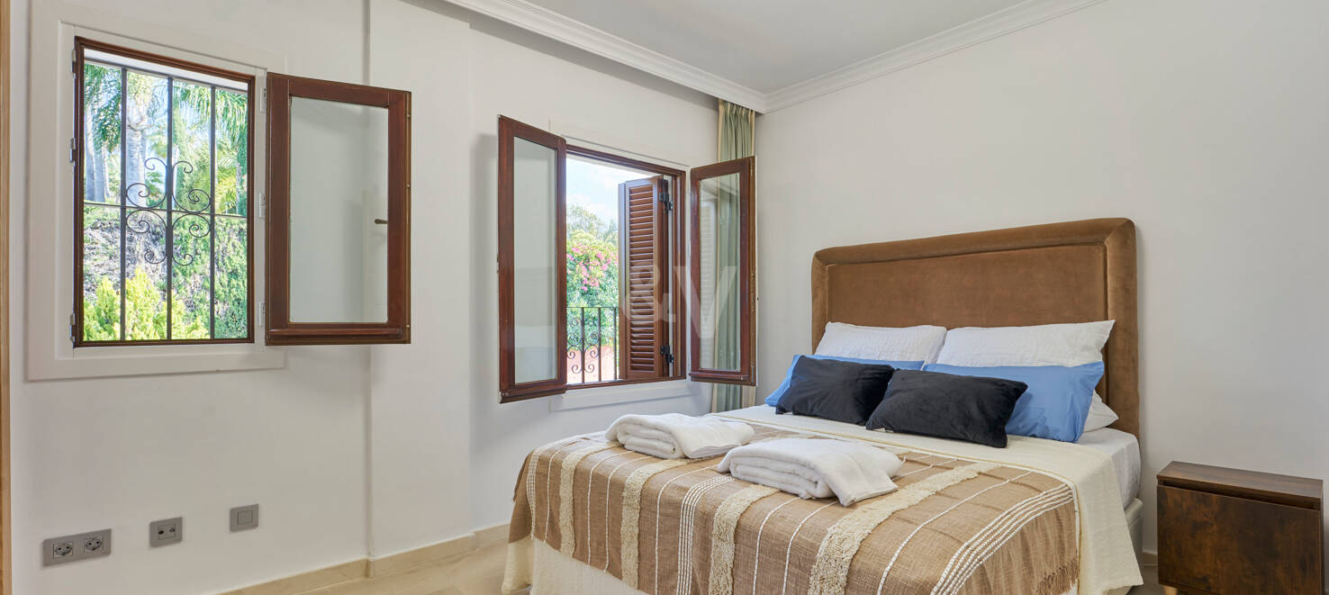 Fantastic Townhouse in Marbelah with Sea views a Few Steps from the Beach
