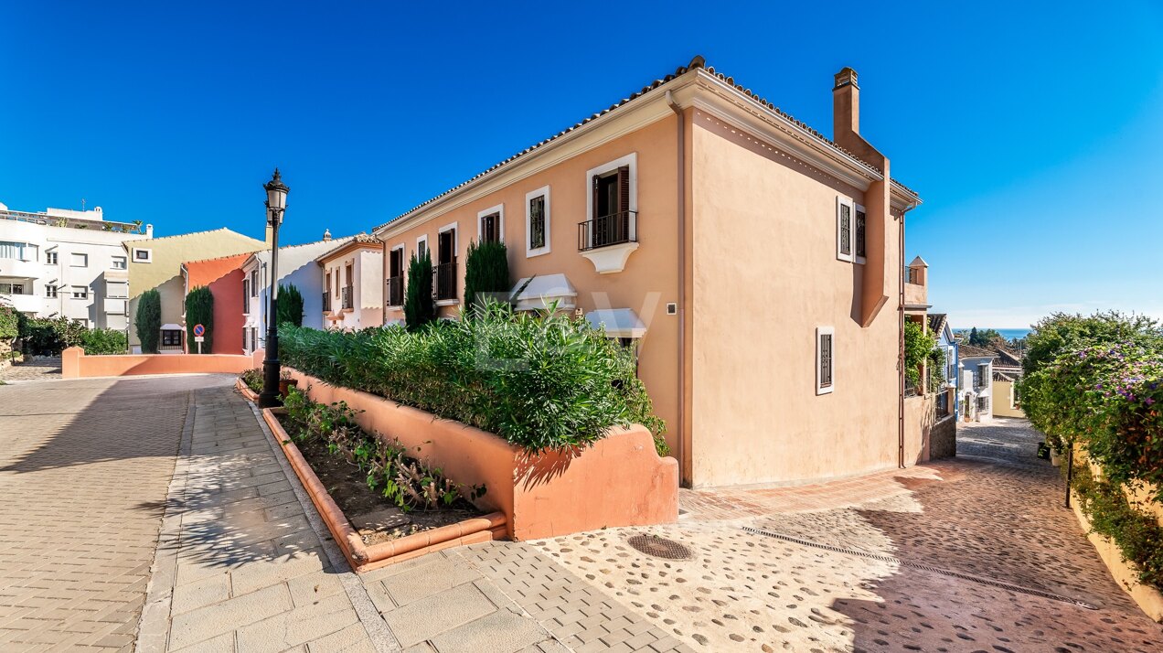 Fantastisches Stadthaus mit Meerblick in Marbelah, nur wenige Schritte vom Strand entfernt