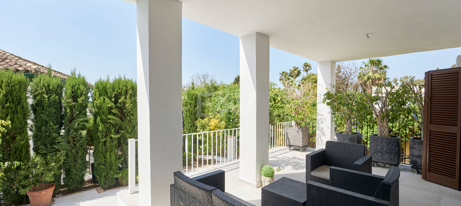Fantastic Townhouse in Marbelah with Sea views a Few Steps from the Beach