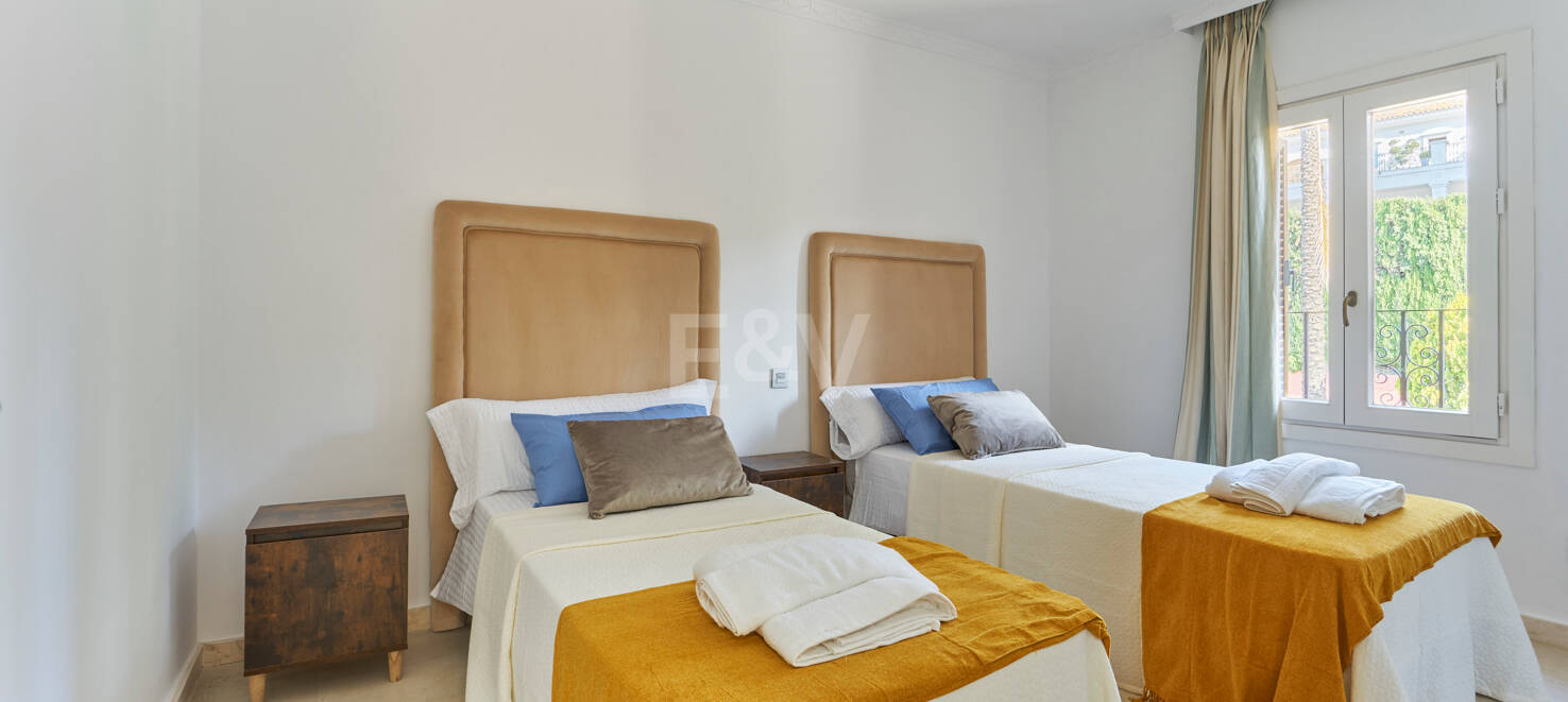 Fantastic Townhouse in Marbelah with Sea views a Few Steps from the Beach