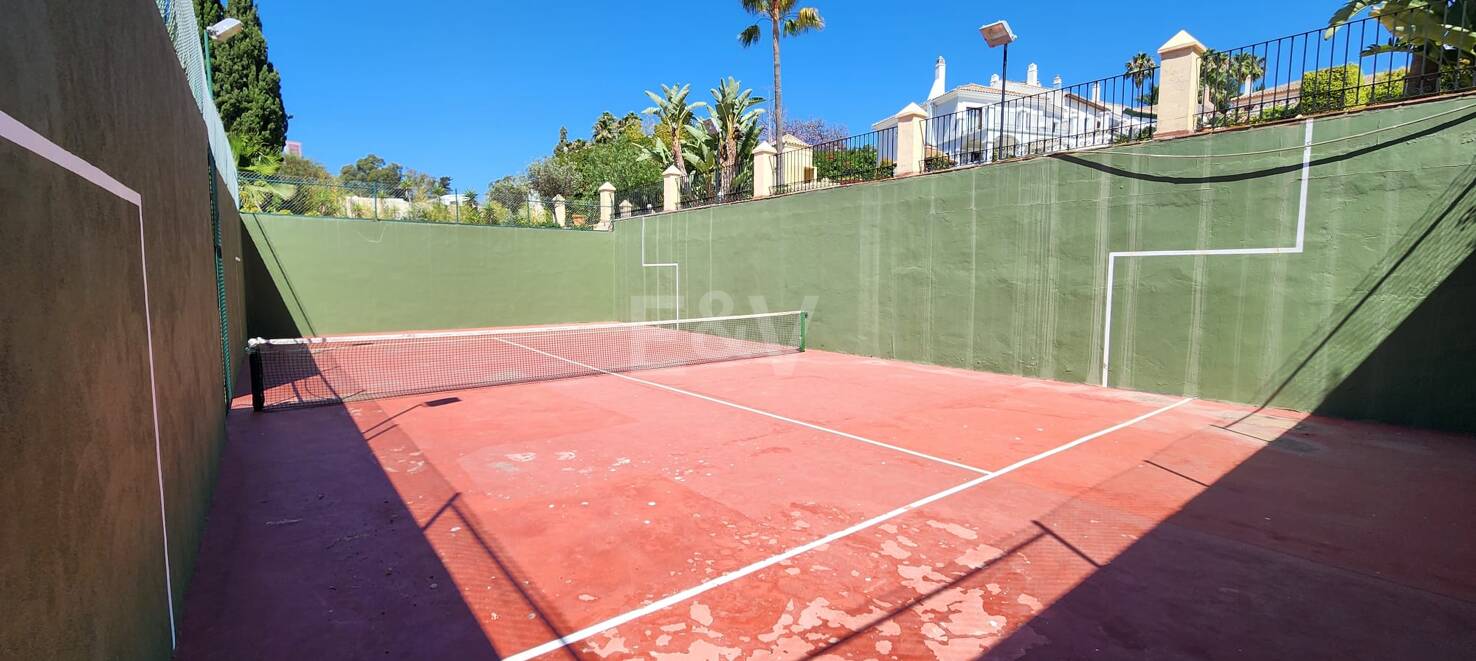 Fantastic Townhouse in Marbelah with Sea views a Few Steps from the Beach