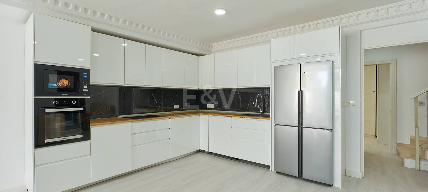 Fantastic Townhouse in Marbelah with Sea views a Few Steps from the Beach