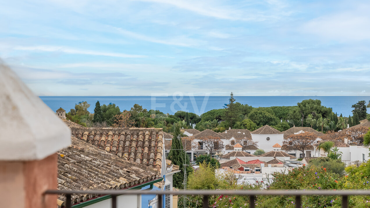 Fantastisches Stadthaus mit Meerblick in Marbelah, nur wenige Schritte vom Strand entfernt