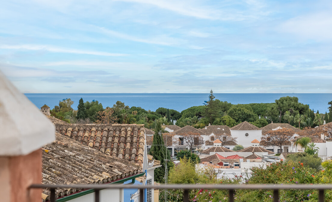 Fantastisches Stadthaus mit Meerblick in Marbelah, nur wenige Schritte vom Strand entfernt