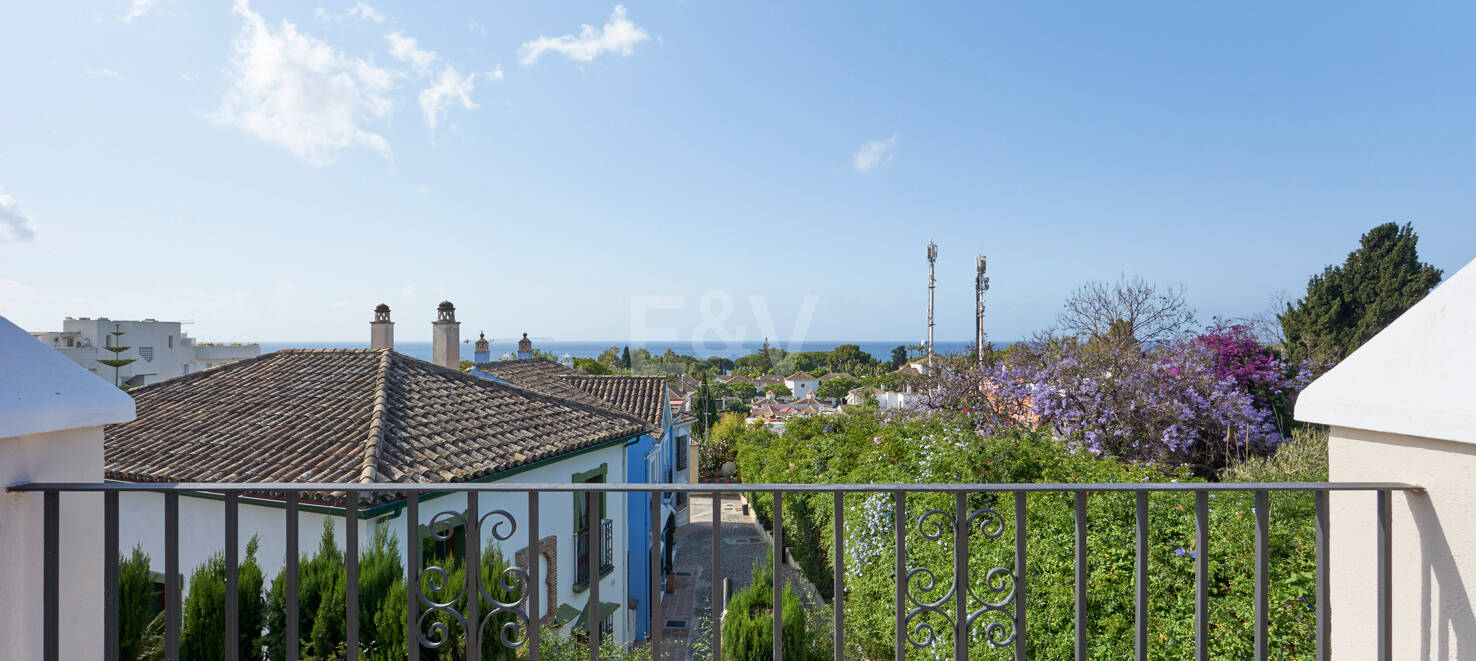 Fantastic Townhouse in Marbelah with Sea views a Few Steps from the Beach