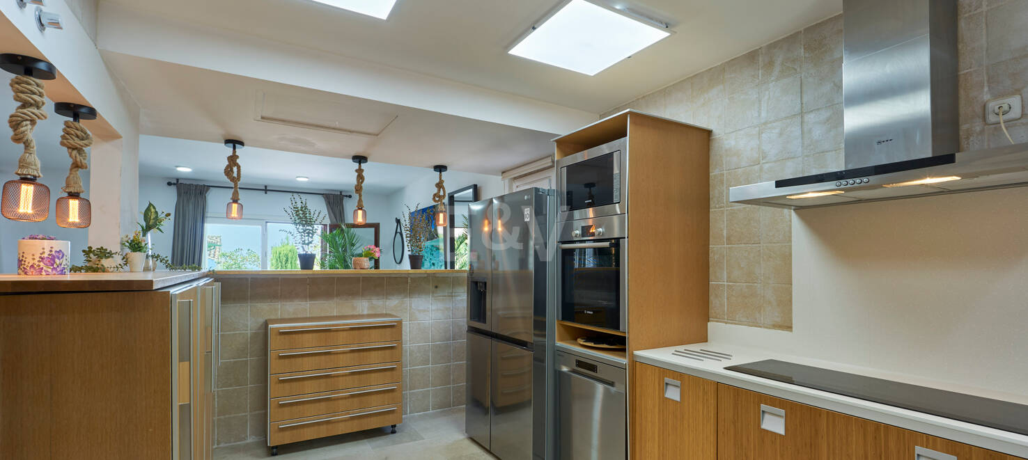 Fantastic Townhouse in Marbelah with Sea views a Few Steps from the Beach