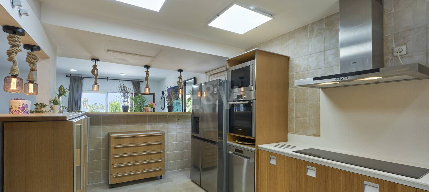 Fantastic Townhouse in Marbelah with Sea views a Few Steps from the Beach