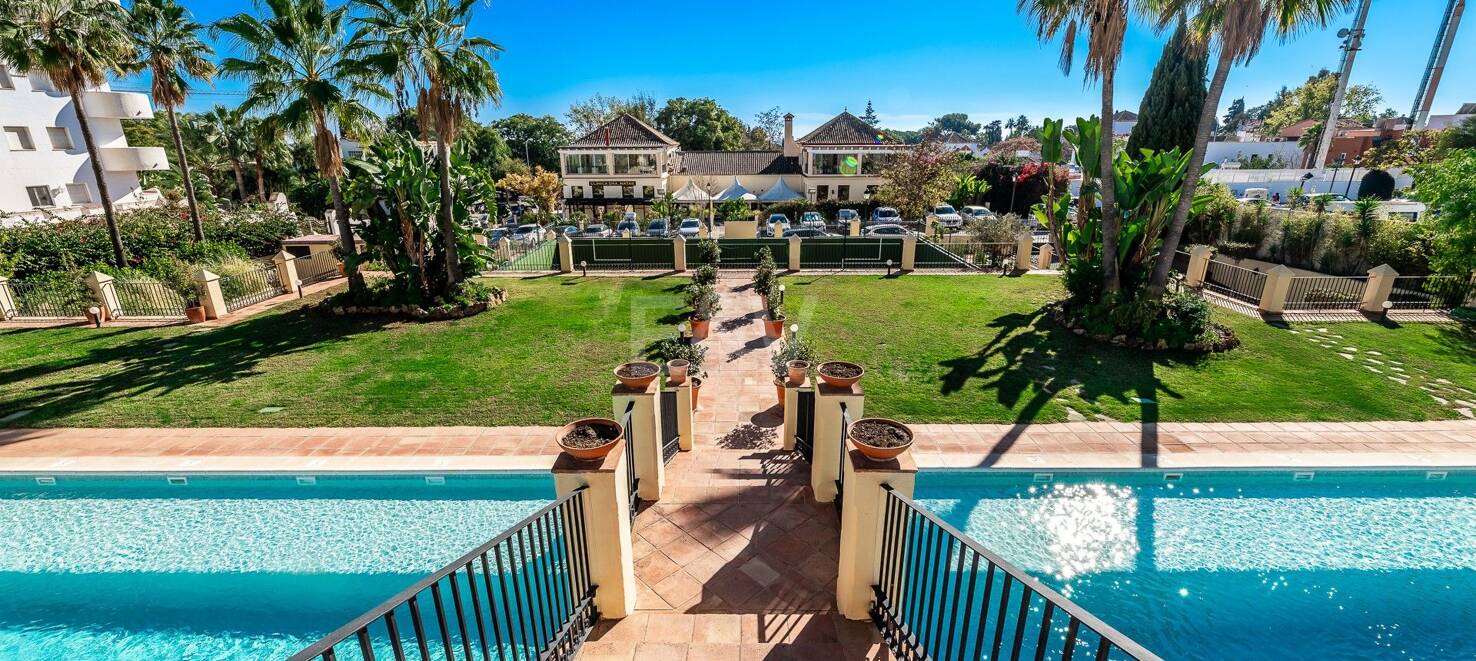 Fantastic Townhouse in Marbelah with Sea views a Few Steps from the Beach