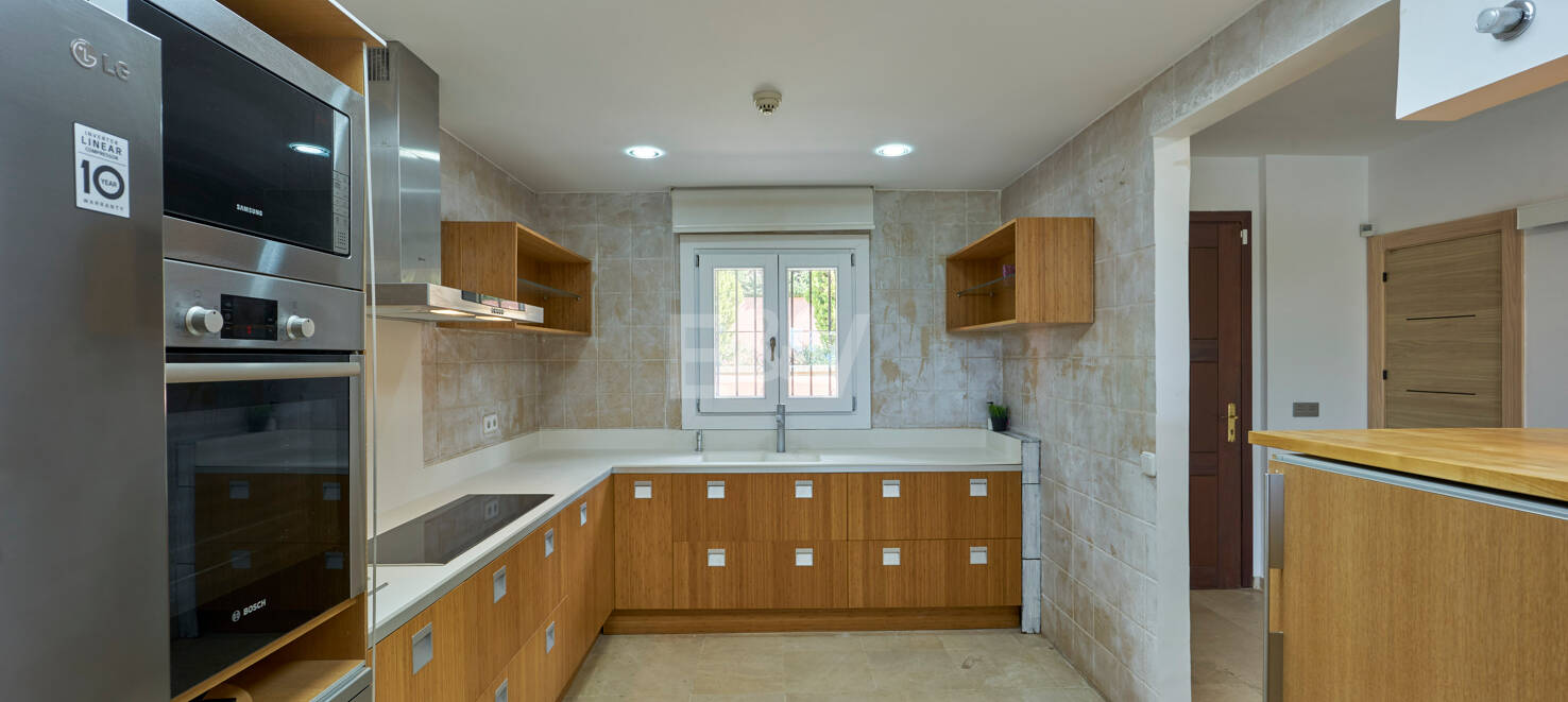 Fantastic Townhouse in Marbelah with Sea views a Few Steps from the Beach