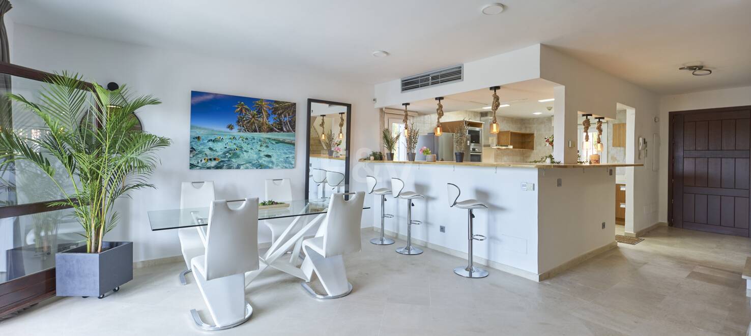 Fantastic Townhouse in Marbelah with Sea views a Few Steps from the Beach