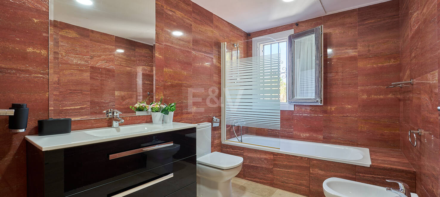 Fantastic Townhouse in Marbelah with Sea views a Few Steps from the Beach