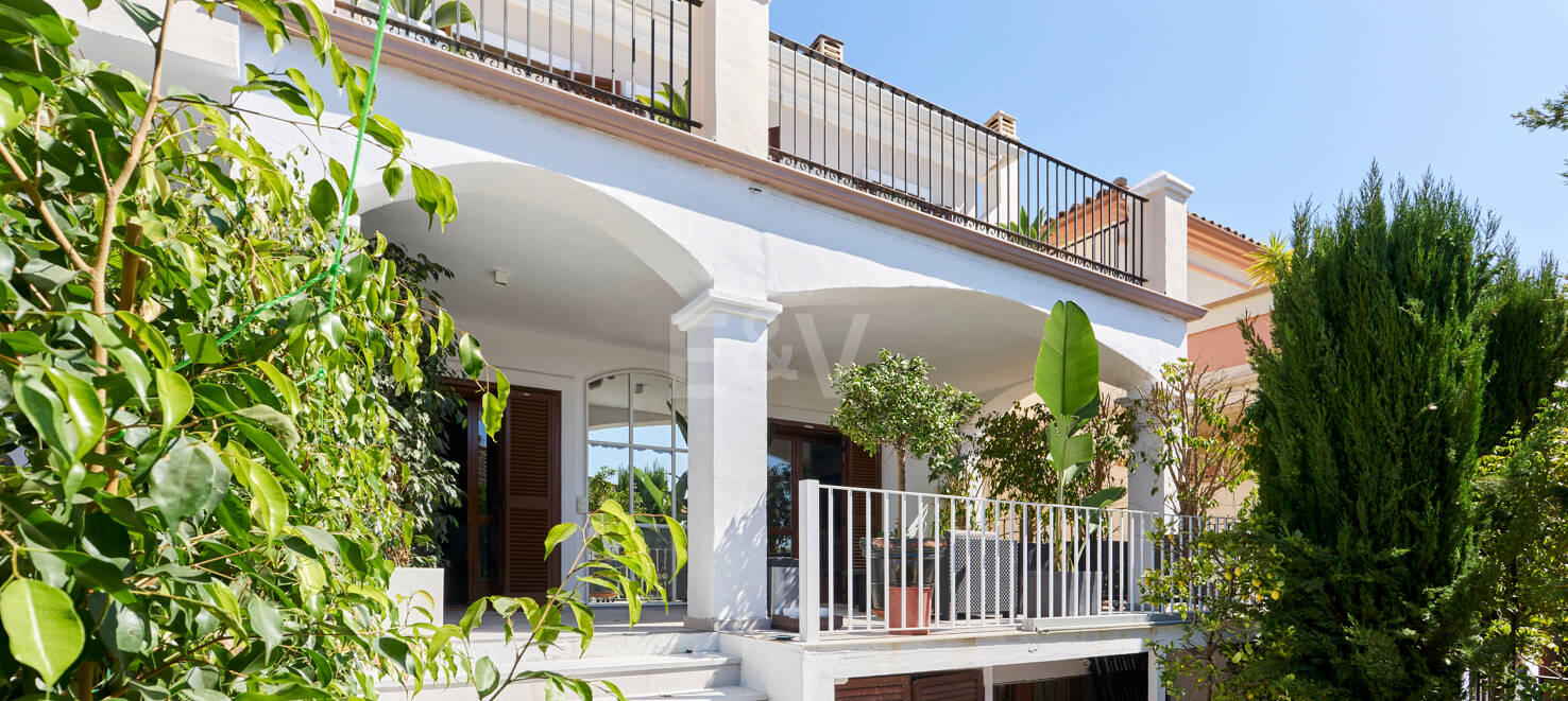 Beautiful Semi-Detached House on the Golden Mile