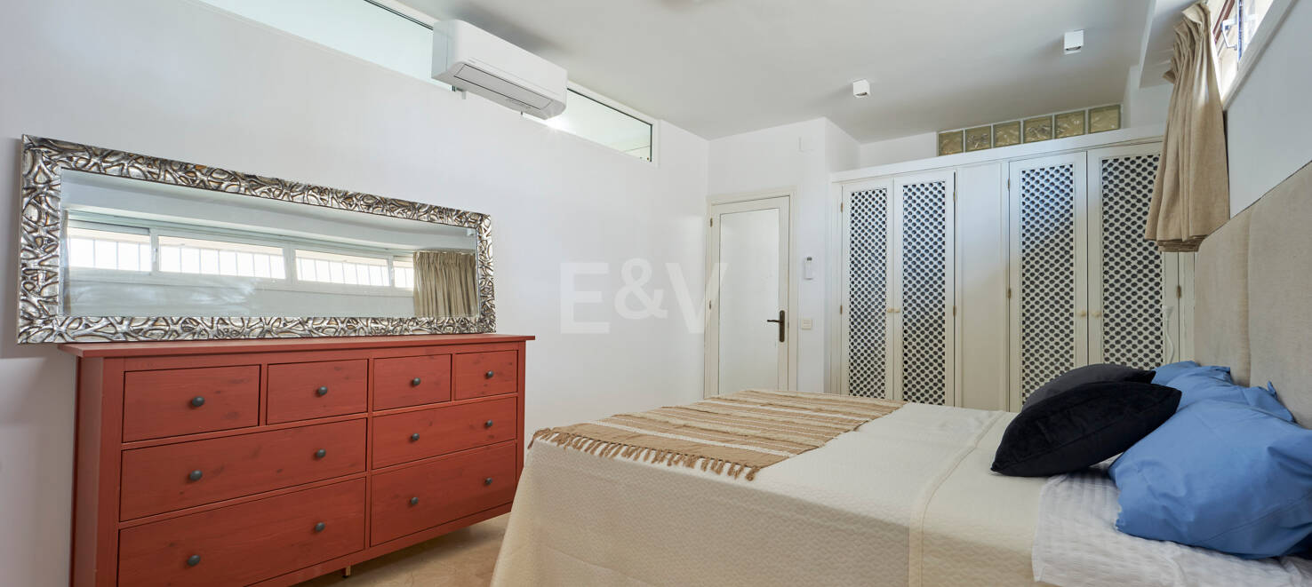 Beautiful Semi-Detached House on the Golden Mile
