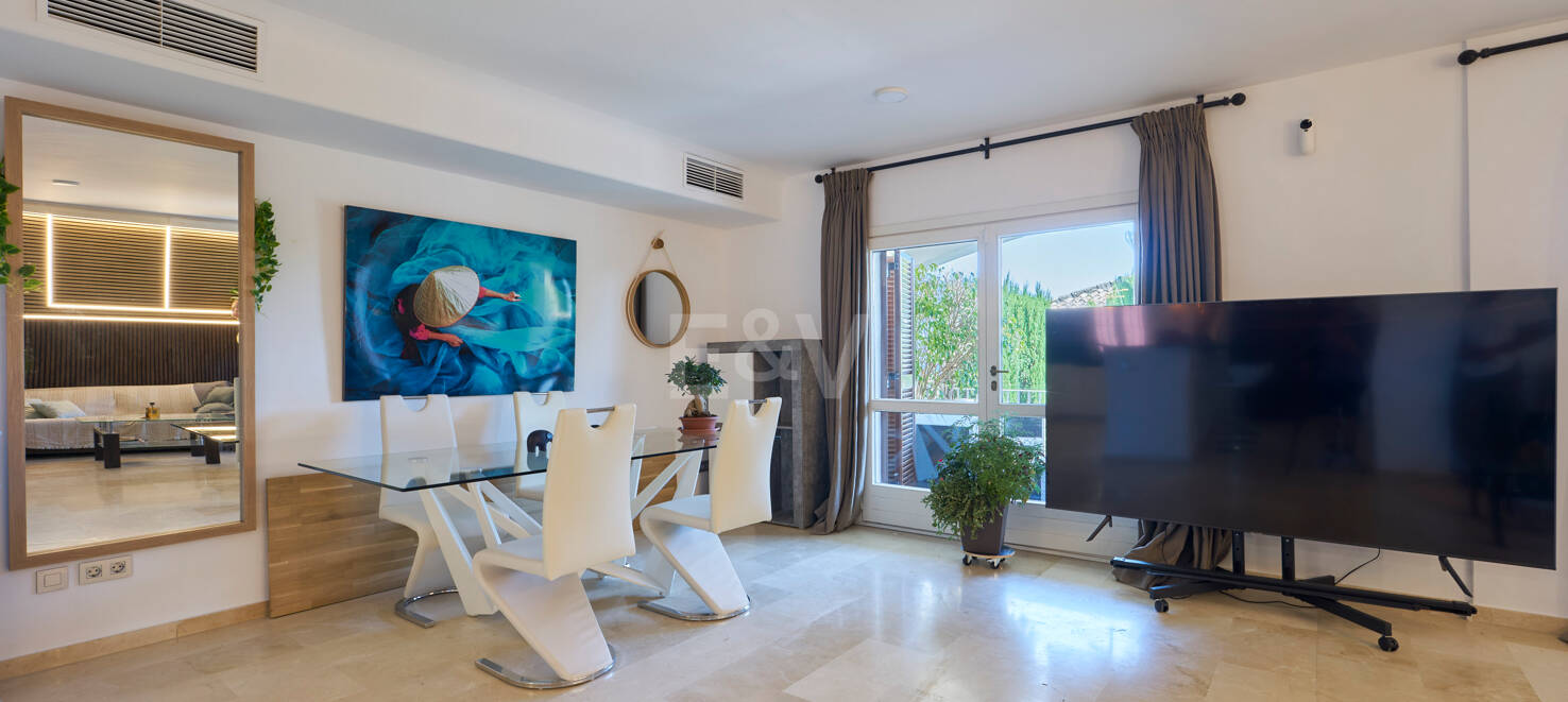 Beautiful Semi-Detached House on the Golden Mile