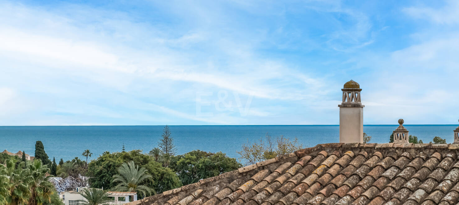 Beautiful Semi-Detached House on the Golden Mile
