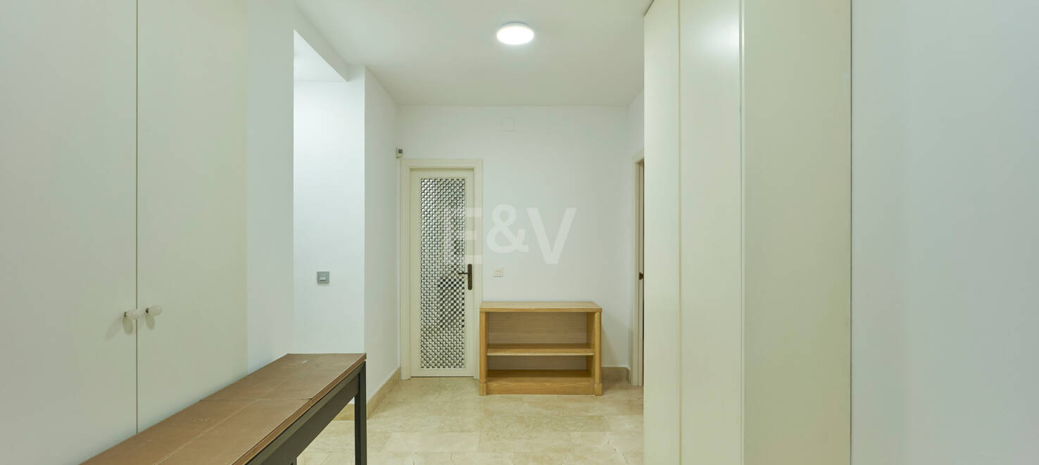 Beautiful Semi-Detached House on the Golden Mile