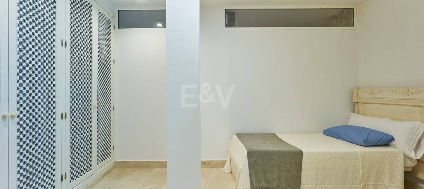 Beautiful Semi-Detached House on the Golden Mile