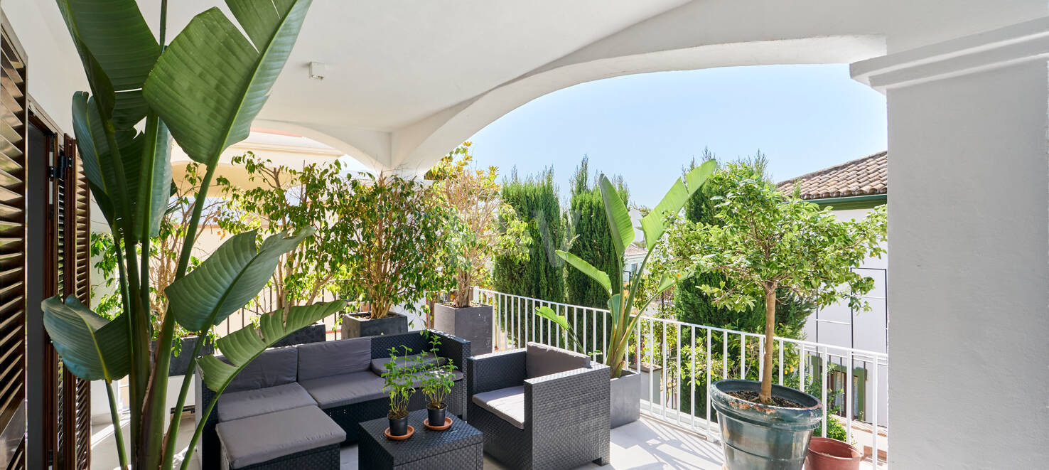 Beautiful Semi-Detached House on the Golden Mile