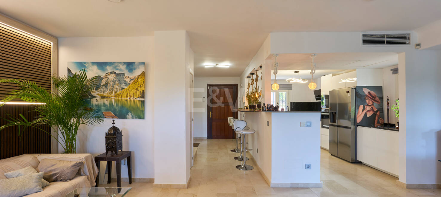 Beautiful Semi-Detached House on the Golden Mile
