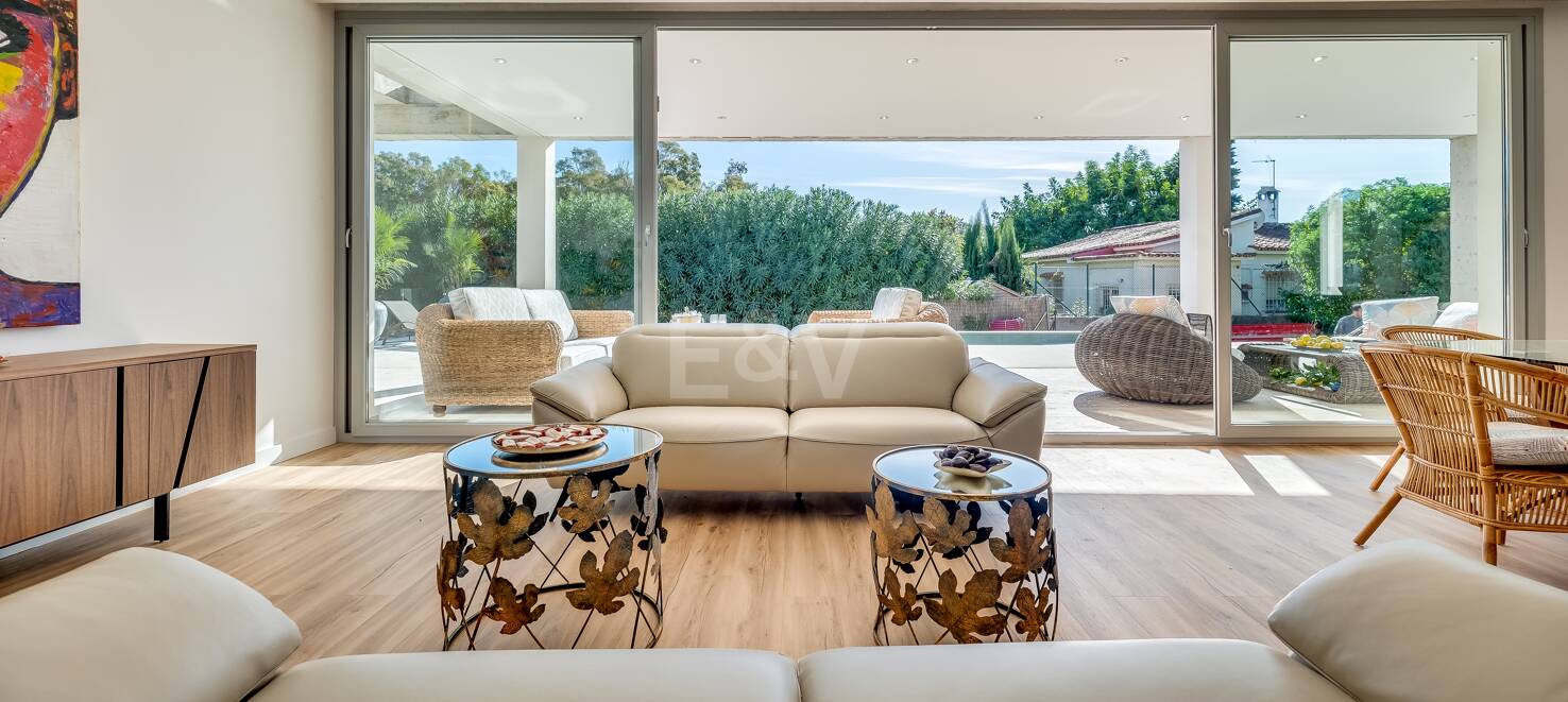 Modern South-Facing Villa with Panoramic Sea & Mountain Views, 250 m from San Pedro Beach