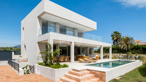 Villa moderne face au Sud avec mer panoramique et montagne Vues, 250 m de San Pedro Beach