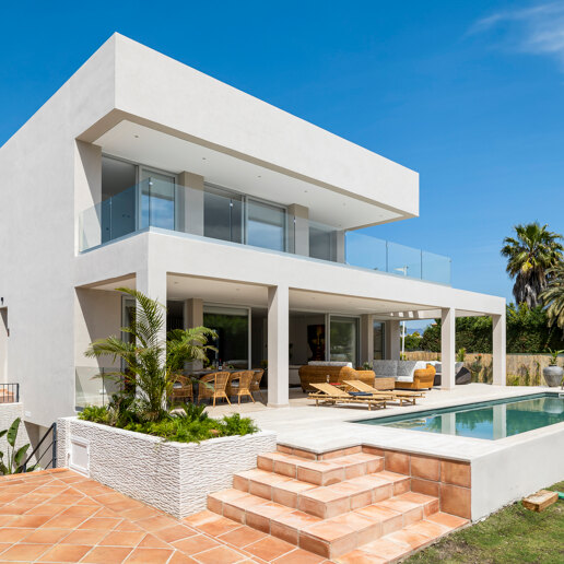 Modern South-Facing Villa with Panoramic Sea & Mountain Views, 250 m from San Pedro Beach