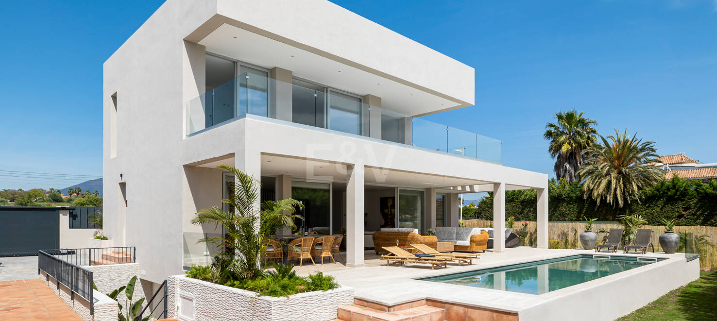 Modern South-Facing Villa with Panoramic Sea & Mountain Views, 250 m from San Pedro Beach