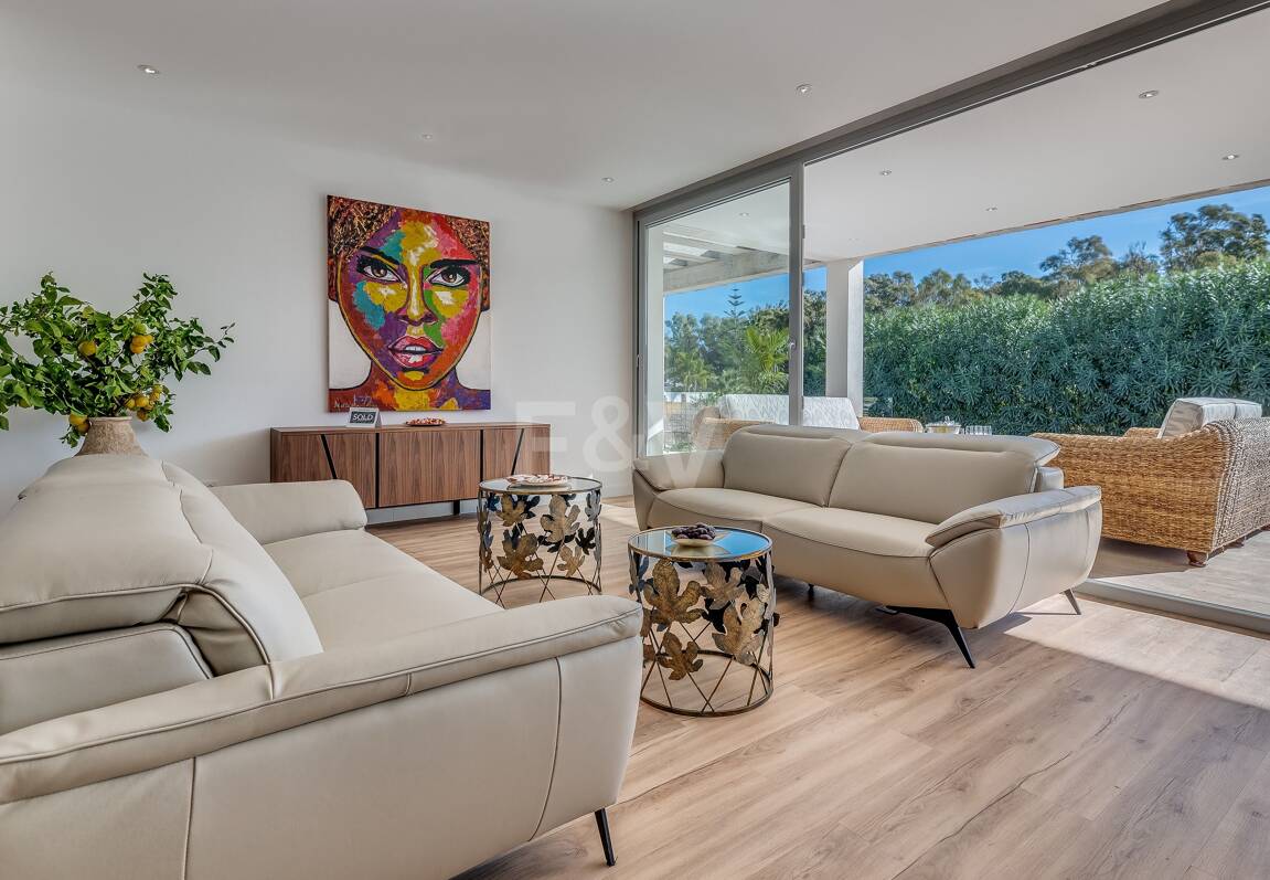 Villa moderne face au Sud avec mer panoramique et montagne Vues, 250 m de San Pedro Beach