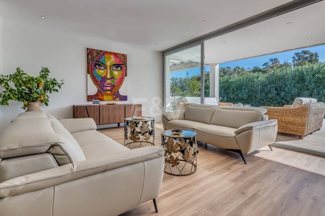 Villa moderne face au Sud avec mer panoramique et montagne Vues, 250 m de San Pedro Beach