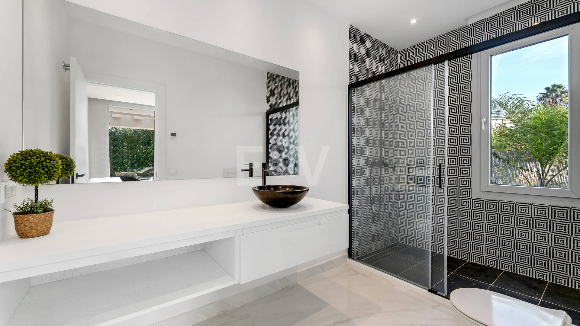 Modern South-Facing Villa with Mountain Views, 250 m from San Pedro Beach