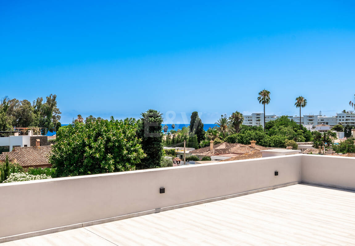 Modern South-Facing Villa with Mountain Views, 250 m from San Pedro Beach